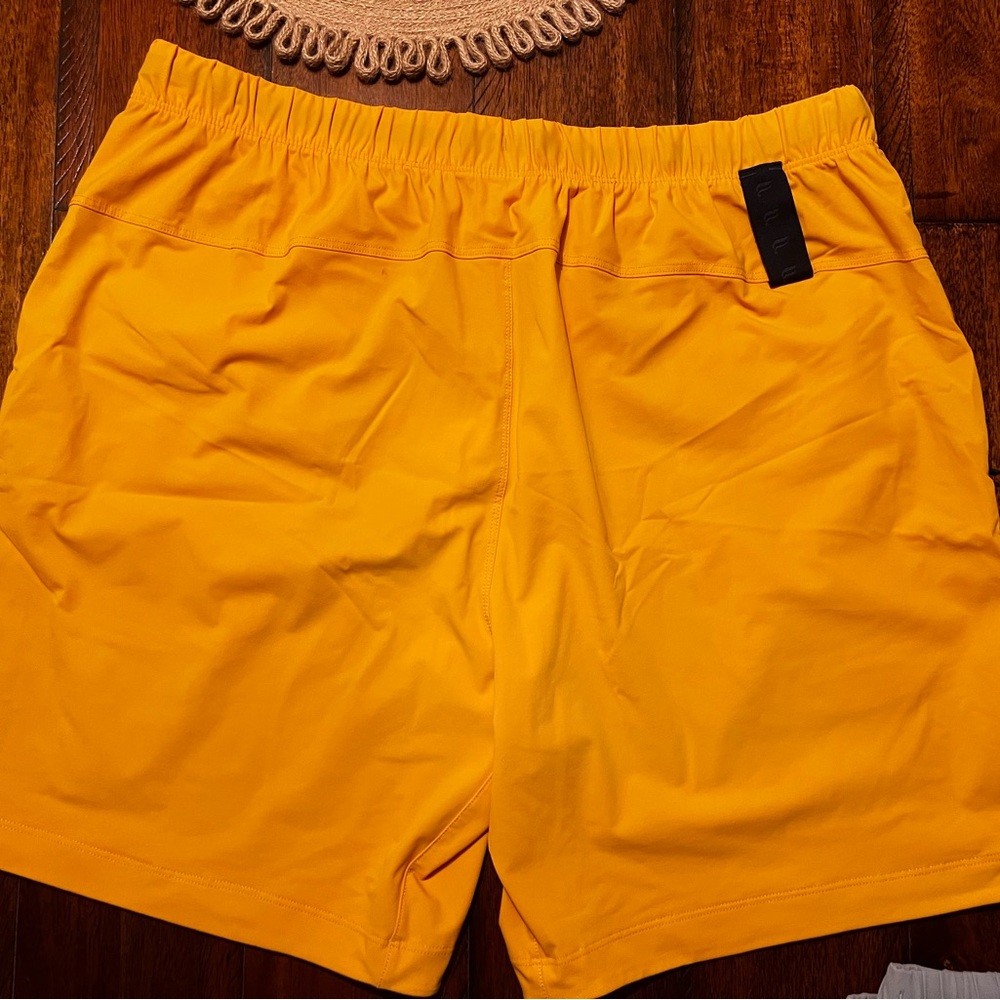 Fabletics - The One Short - XL - Not Lined - 7”